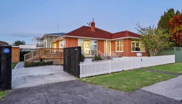 14 Tainui Terrace, Mangere Bridge