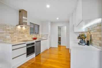 14 Tainui Terrace, Mangere Bridge
