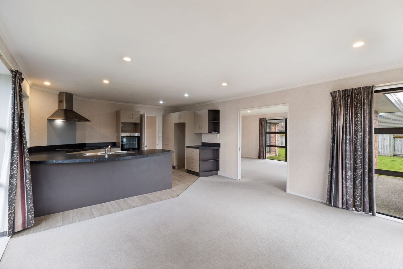 Solid, spacious & seriously good buying! - Aanzicht 5