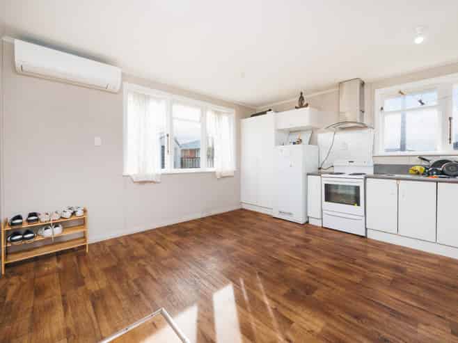 33 Holland Crescent, Bulls