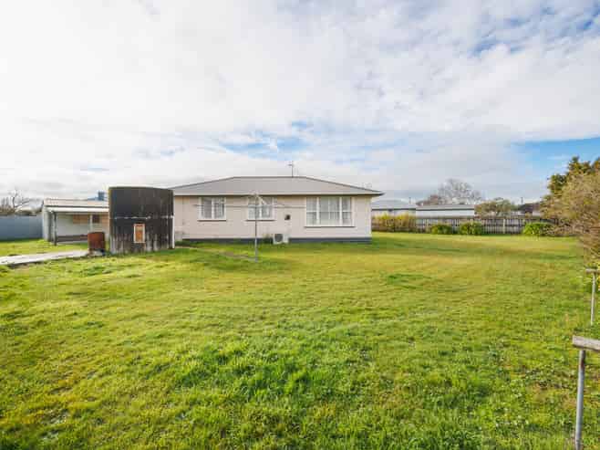 33 Holland Crescent, Bulls