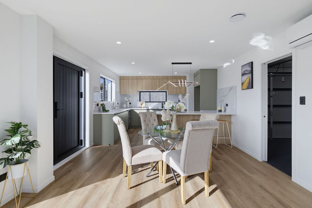 Contemporary Elegance: Stunning & Modern Home - Widok 3