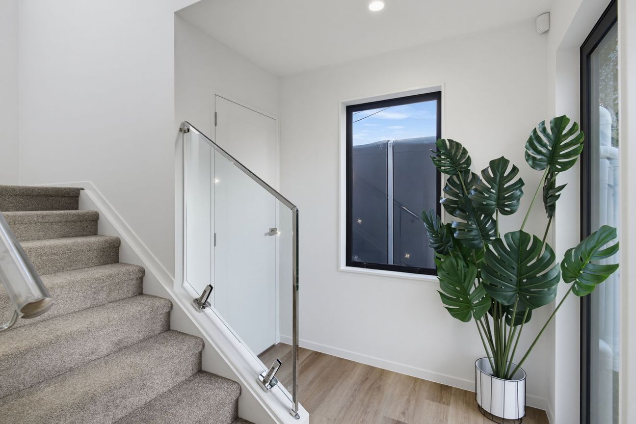 Contemporary Elegance: Stunning & Modern Home - Widok 6