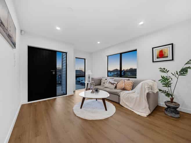 61 Rongoa Maori Way, Pukekohe