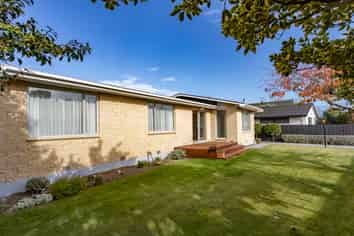 56 Lakewood Drive, Burwood