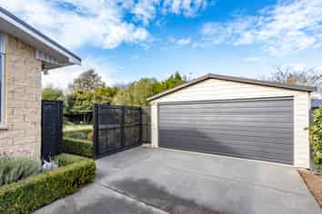 56 Lakewood Drive, Burwood