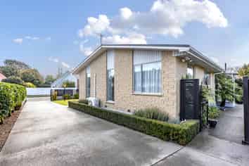 56 Lakewood Drive, Burwood
