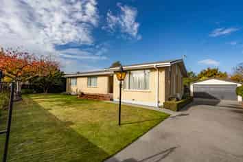 56 Lakewood Drive, Burwood