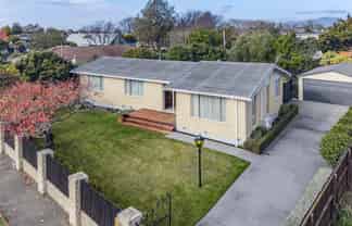 56 Lakewood Drive, Burwood