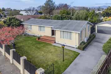56 Lakewood Drive, Burwood