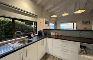 15B Cameron Place, Fernhill/Sunshine Bay