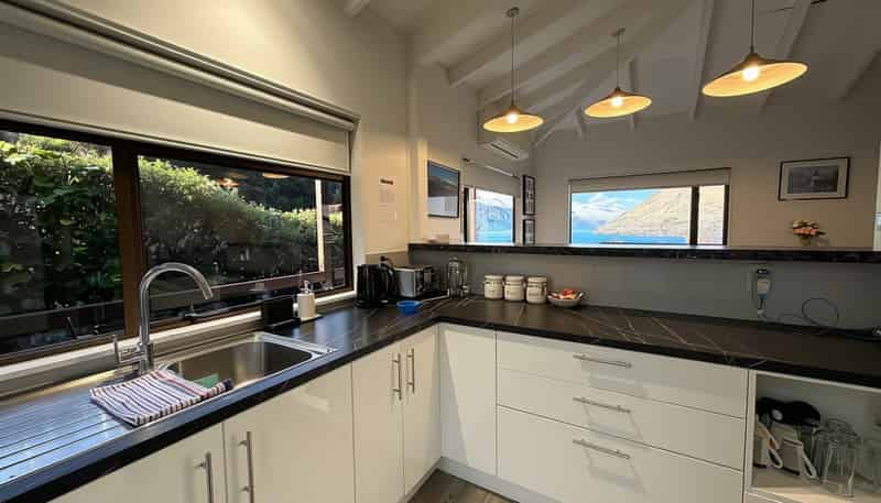 15B Cameron Place, Fernhill/Sunshine Bay