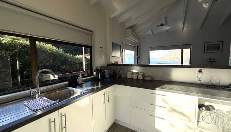 15B Cameron Place, Fernhill/Sunshine Bay