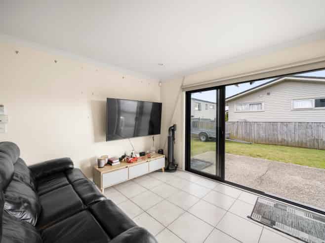24A Ben Lora Place, Mangere East