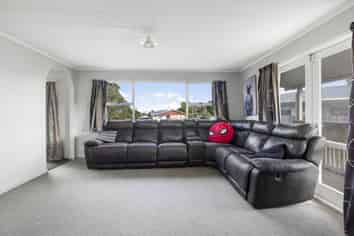 6 Yates Street, Otaki Beach