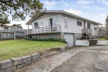 6 Yates Street, Otaki Beach