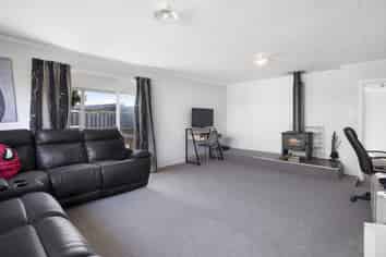 6 Yates Street, Otaki Beach