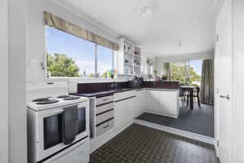 6 Yates Street, Otaki Beach