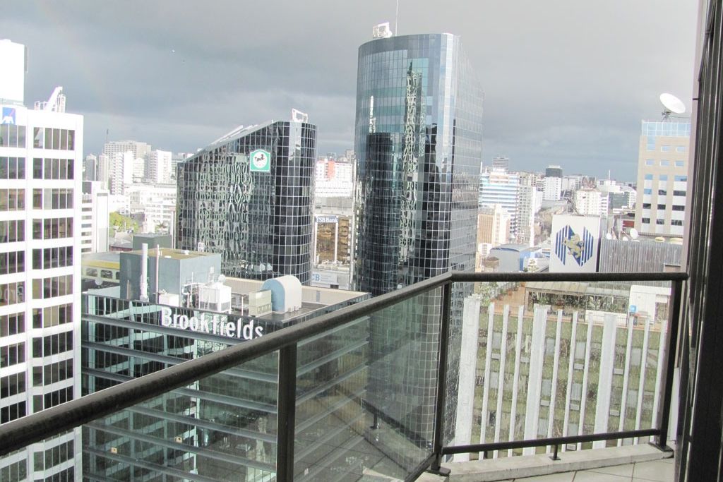 Elevated - Newly Redecorated and Furnished with option of park - Mehr