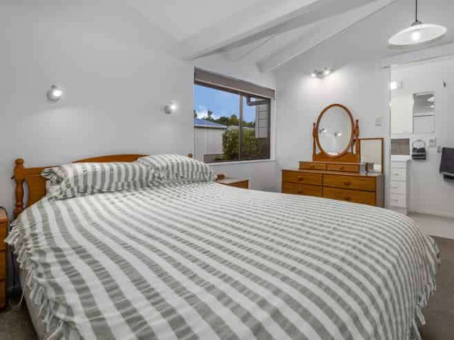 10 Spey Place, Papakowhai
