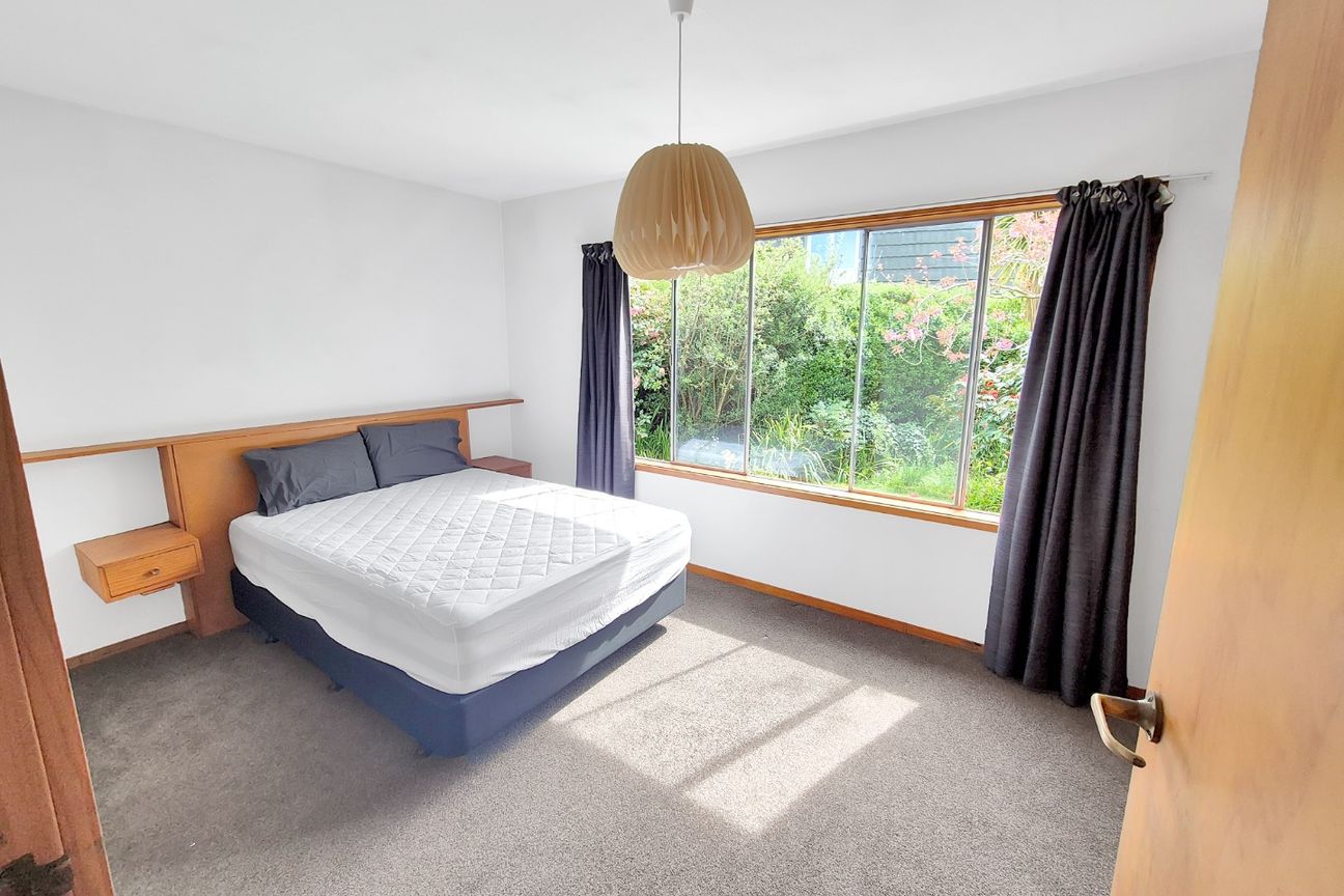 Five Bedroom Two Bathroom Property In Ilam - Widok 6