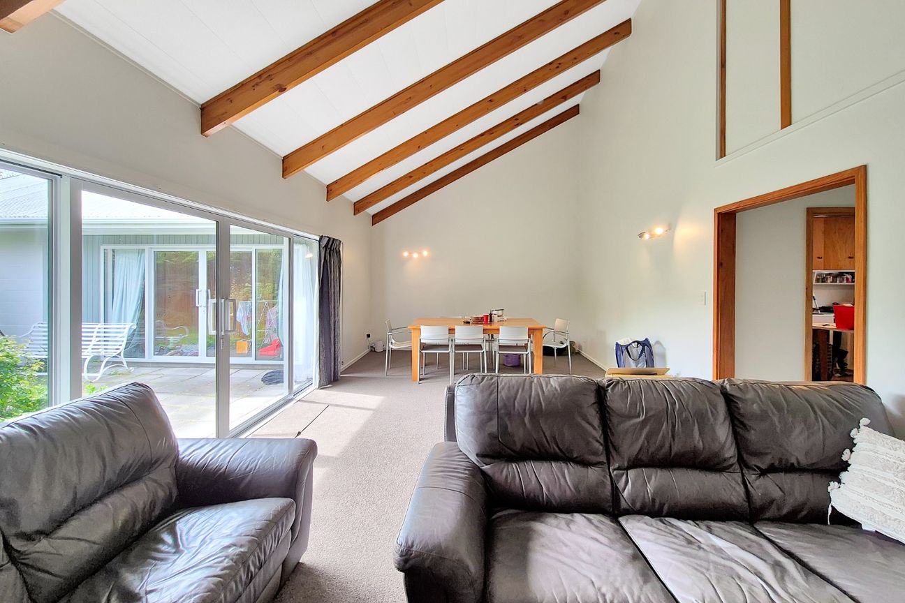 Five Bedroom Two Bathroom Property In Ilam - Widok 2