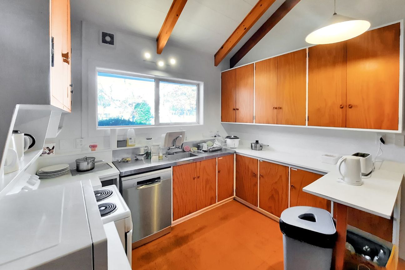 Five Bedroom Two Bathroom Property In Ilam - Widok 4