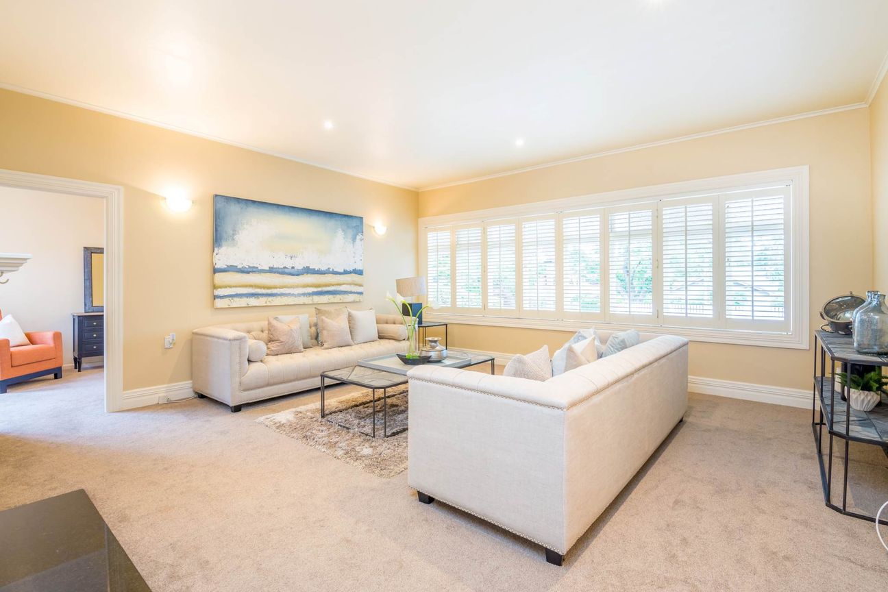 STUNNING EPSOM VILLA - Widok 4