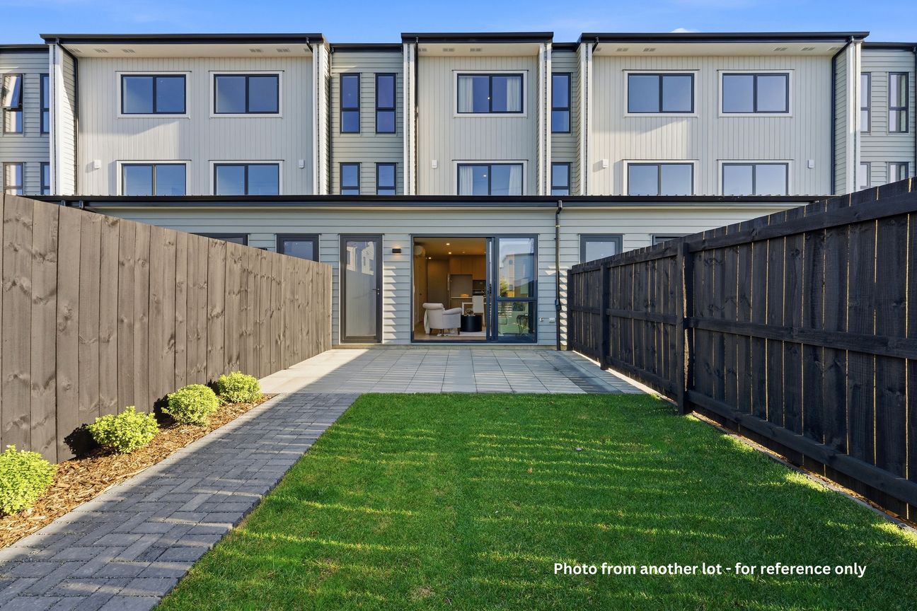 Corner Section Freehold 3-Level Townhouse – pohled 2
