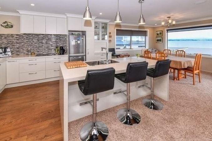 Property offers a small office or 4th bedroom - Więcej