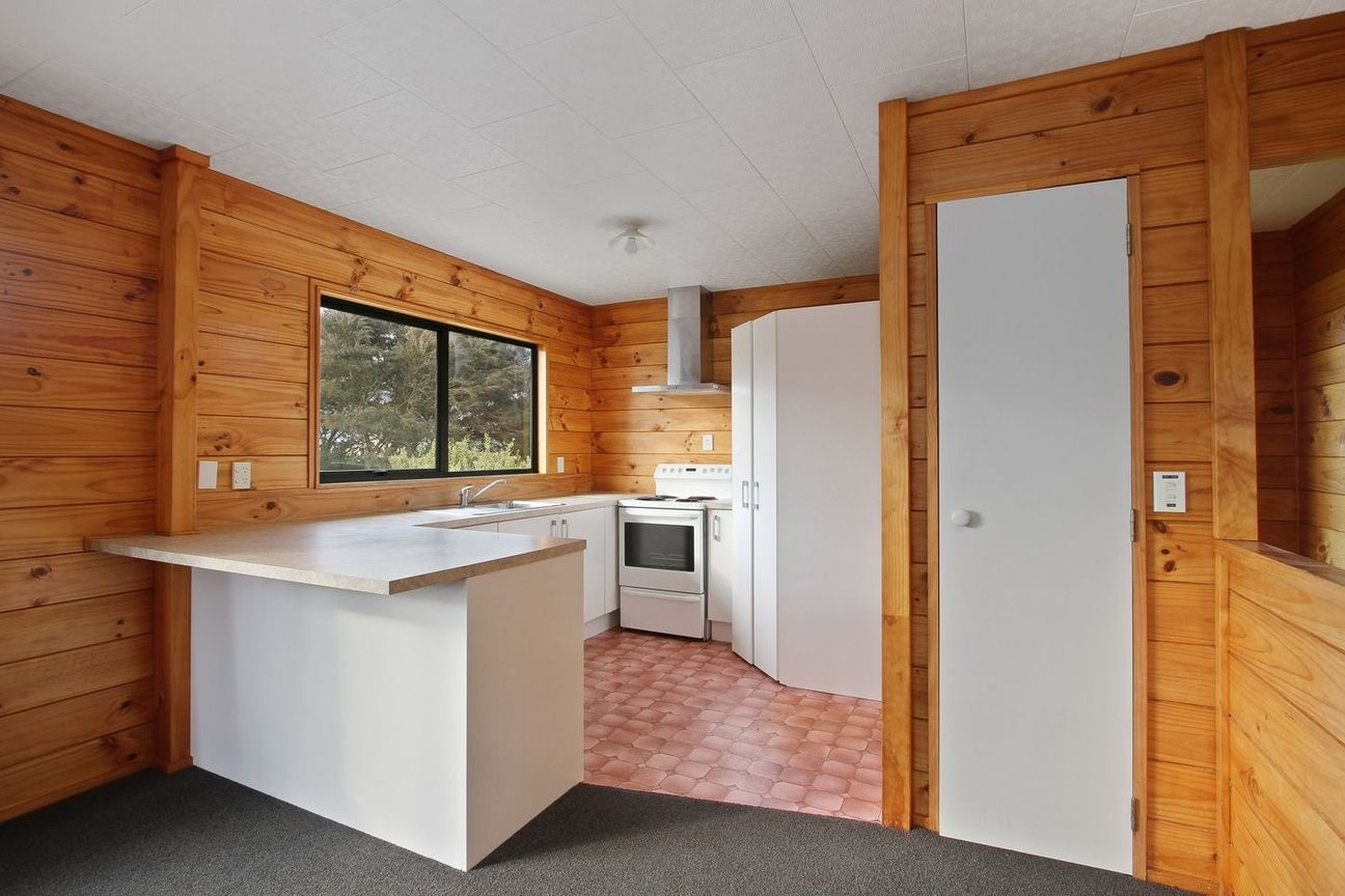 Spacious Family Home with Dual Living Potential - Widok 5