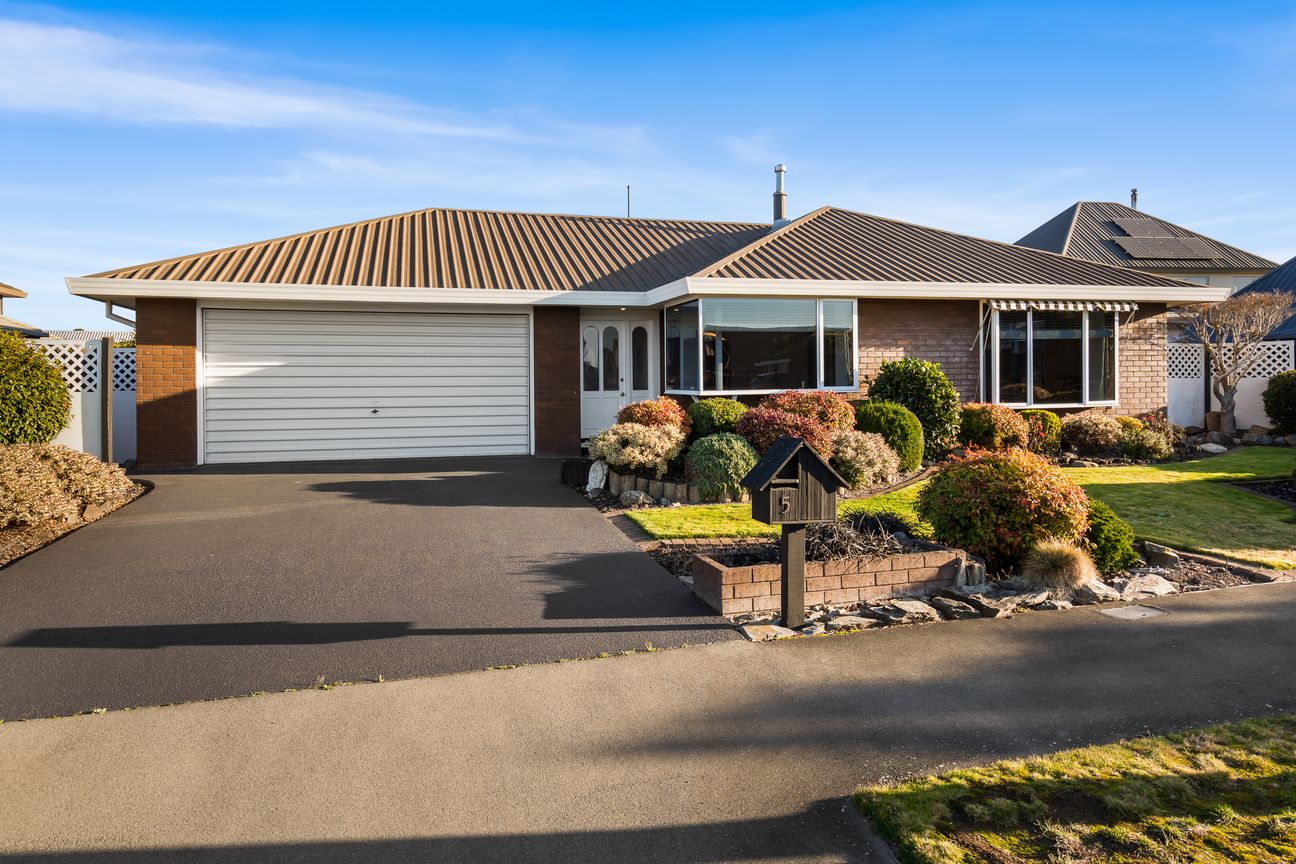 One Family, One Home, 36 Years. Now It's Your Turn – pohled 2