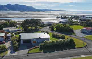 2 Ruataniwha Drive, Collingwood