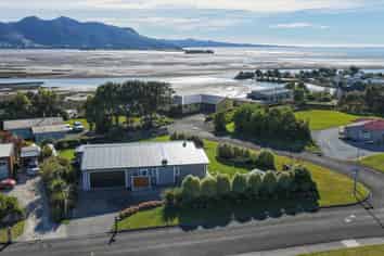 2 Ruataniwha Drive, Collingwood