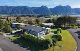 2 Ruataniwha Drive, Collingwood