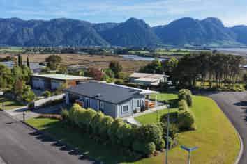 2 Ruataniwha Drive, Collingwood