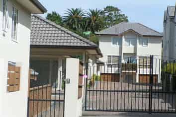 15/57 Gladstone Road, Northcote