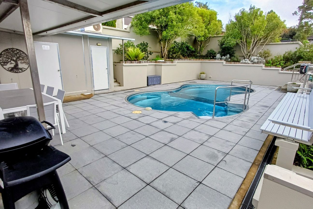 Fully Renovated Home + Income - Premium Location - Ansicht 4