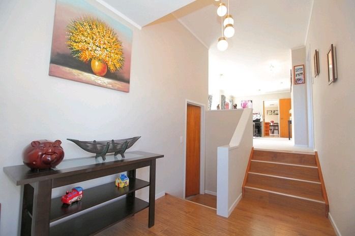 Bright and spacious brick and tile home - Widok 6