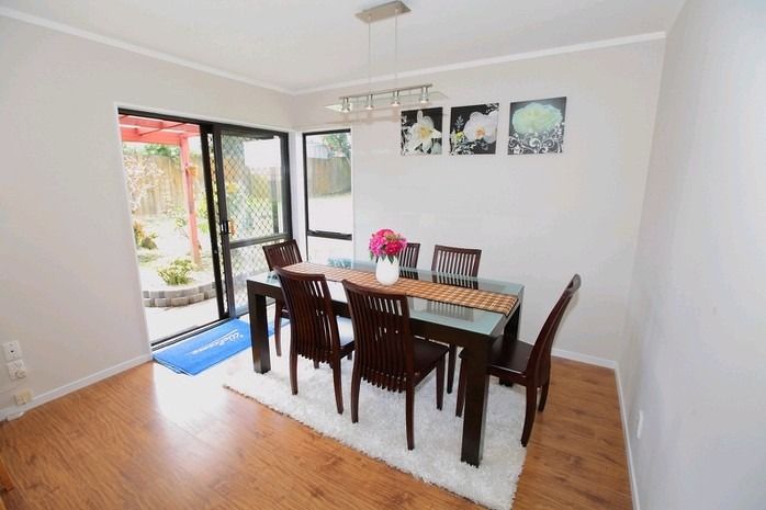 Bright and spacious brick and tile home - Widok 3