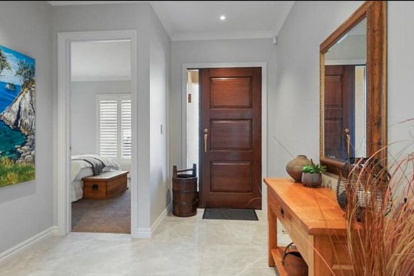 FULLY FURNISHED STUNNER IN KARAKA HARBOURSIDE - Ansicht 2