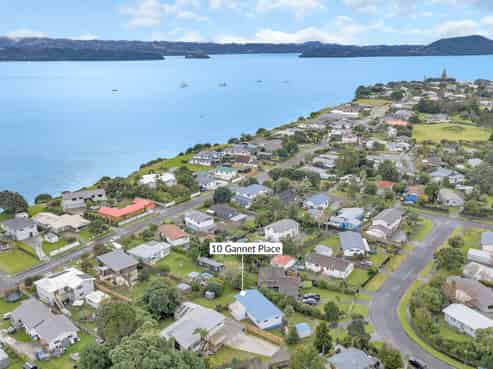 10 Gannet Place, One Tree Point