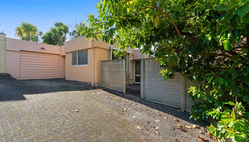 33b Robins Road, Judea