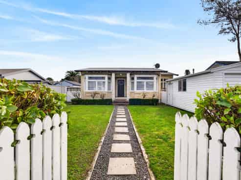 1016 Waipuna Street, Mahora