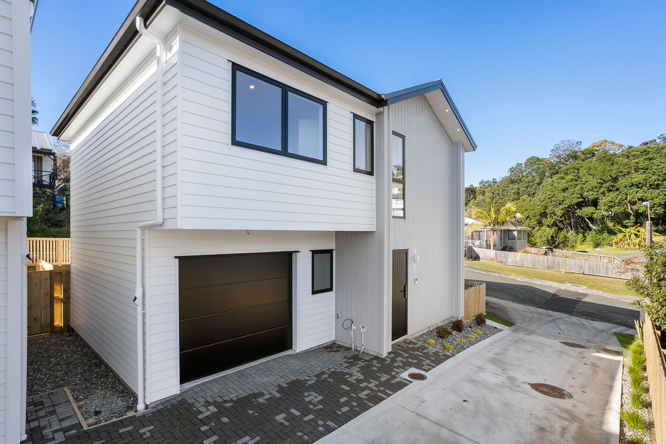 Brand New Homes, Modern Living - Więcej