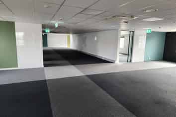 Office/workshop and yard For Lease