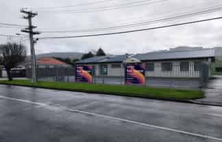 Office/workshop and yard For Lease