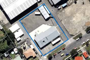 Office/workshop and yard For Lease