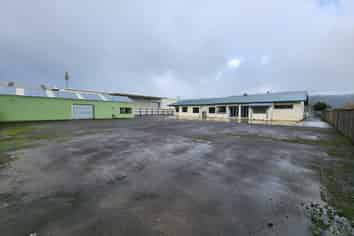 Office/workshop and yard For Lease