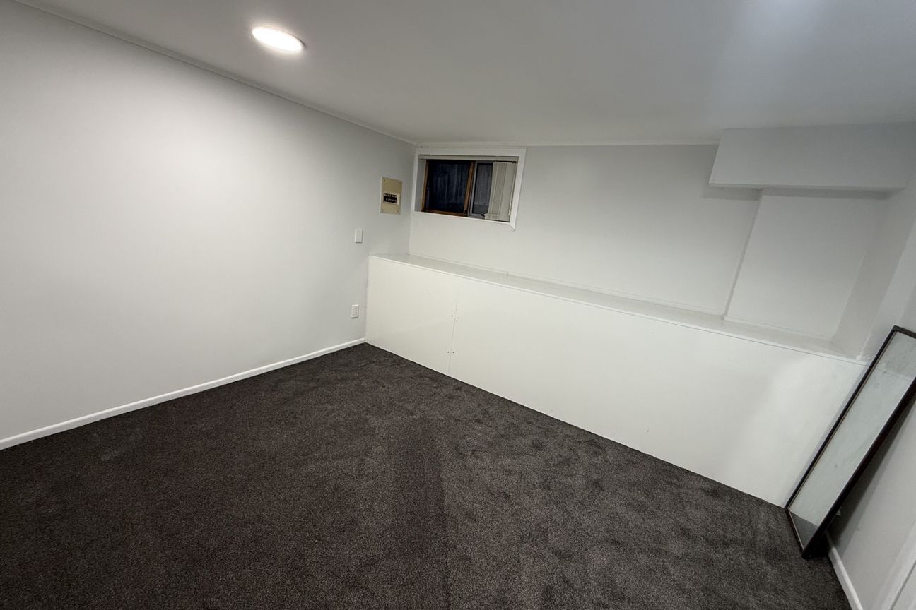 Spacious 2-Bedroom Home with Dedicated off street Parking in the Heart of Papatoetoe - Widok 3